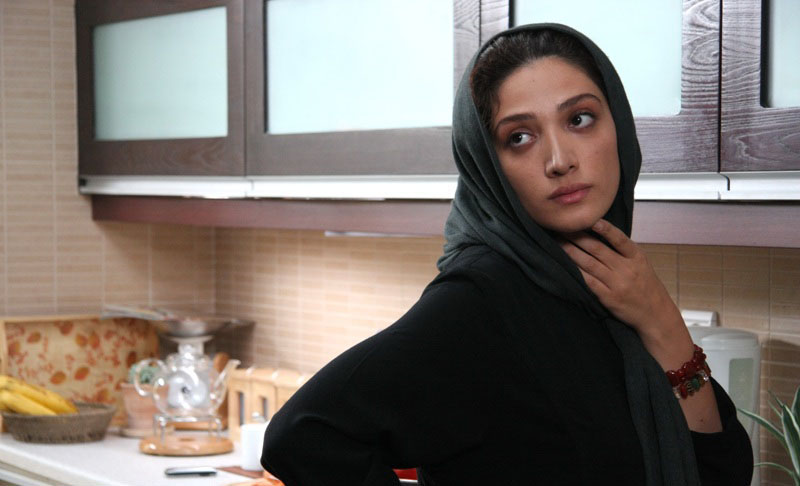 مینا ساداتیان در سعادت آباد