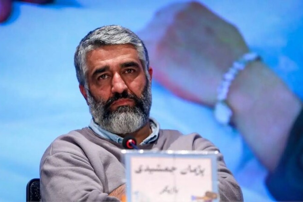 وکیل مدافع پژمان جمشیدی: پژمان جمشیدی احضار نشد، خودش برگشت