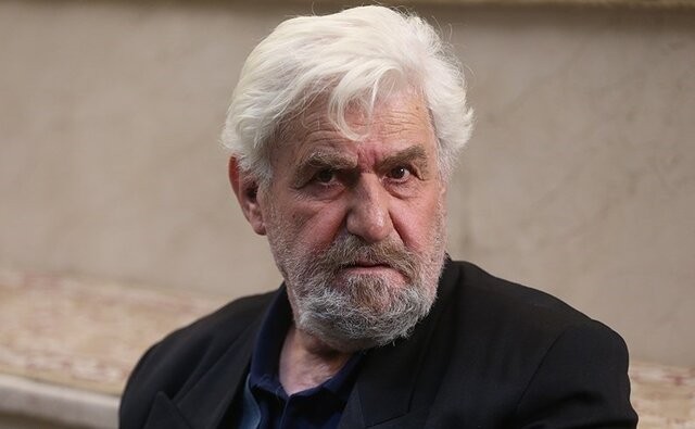 عنایت بخشی در بخش مراقبت‌های ویژه بستری است